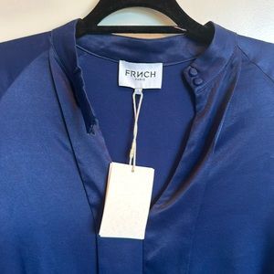 Beautiful Navy Blouse New With Tags ! Size Large